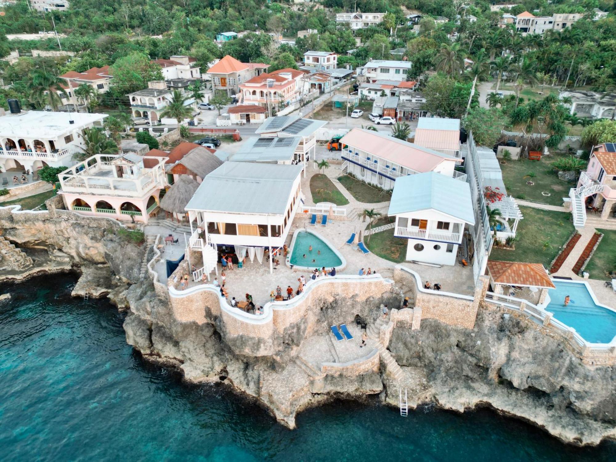 Begona Cliff Hotel Негрил Екстериор снимка